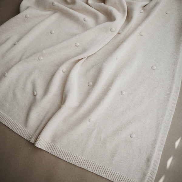 Mushie Dekentje Knitted textured dots Off White Melange - K-Deetje Oostkamp Brugge Duurzame Baby- en kinderwinkel